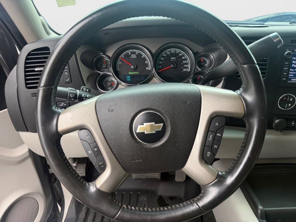 Used 2009 Gray Chevrolet 2HY image 17