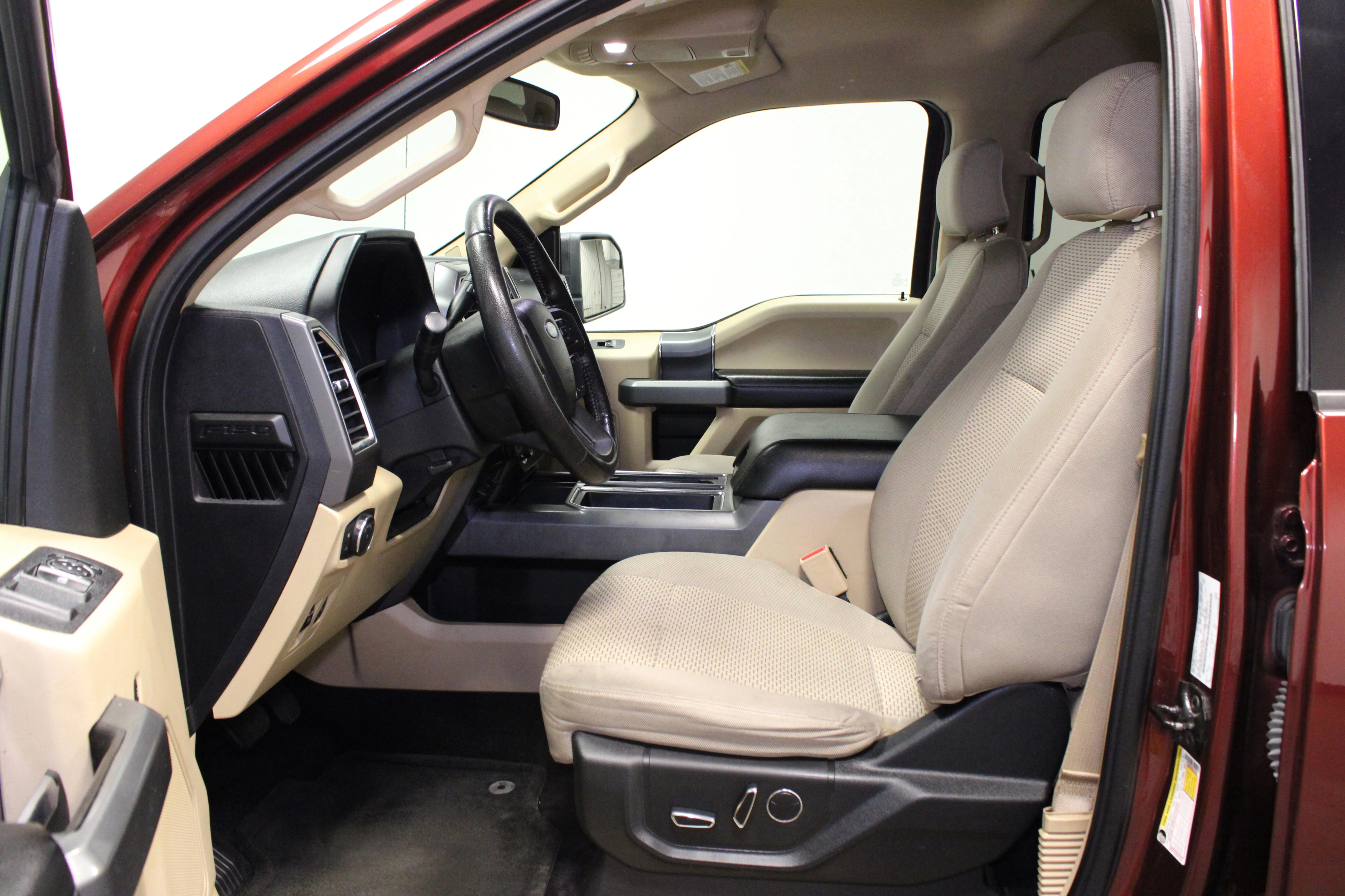 Used 2016 Bronze Ford XLT image 18