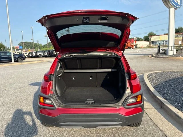 Used 2019 Red Hyundai SE image 25