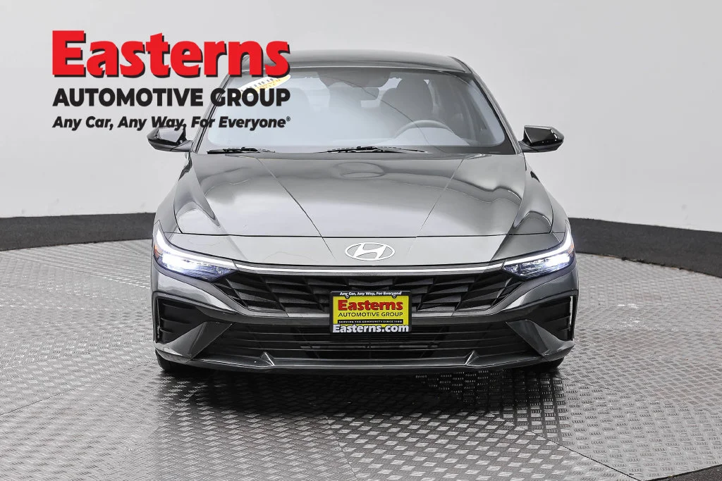 Used 2026 Gray Hyundai SEL Sport image 2