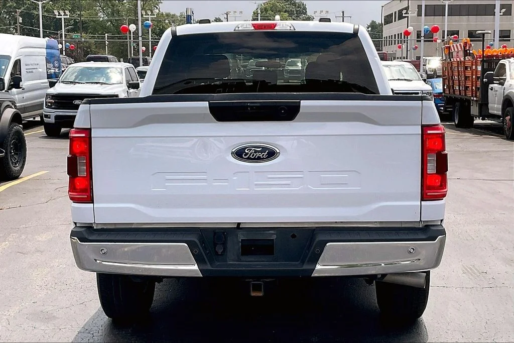 Used 2021 White Ford XLT image 3