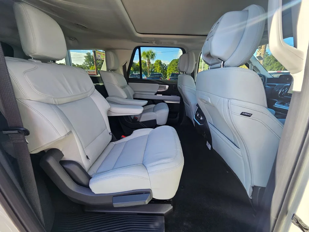 New 2027 Star White Metallic Tri-Coat Ford MAX Platinum image 30