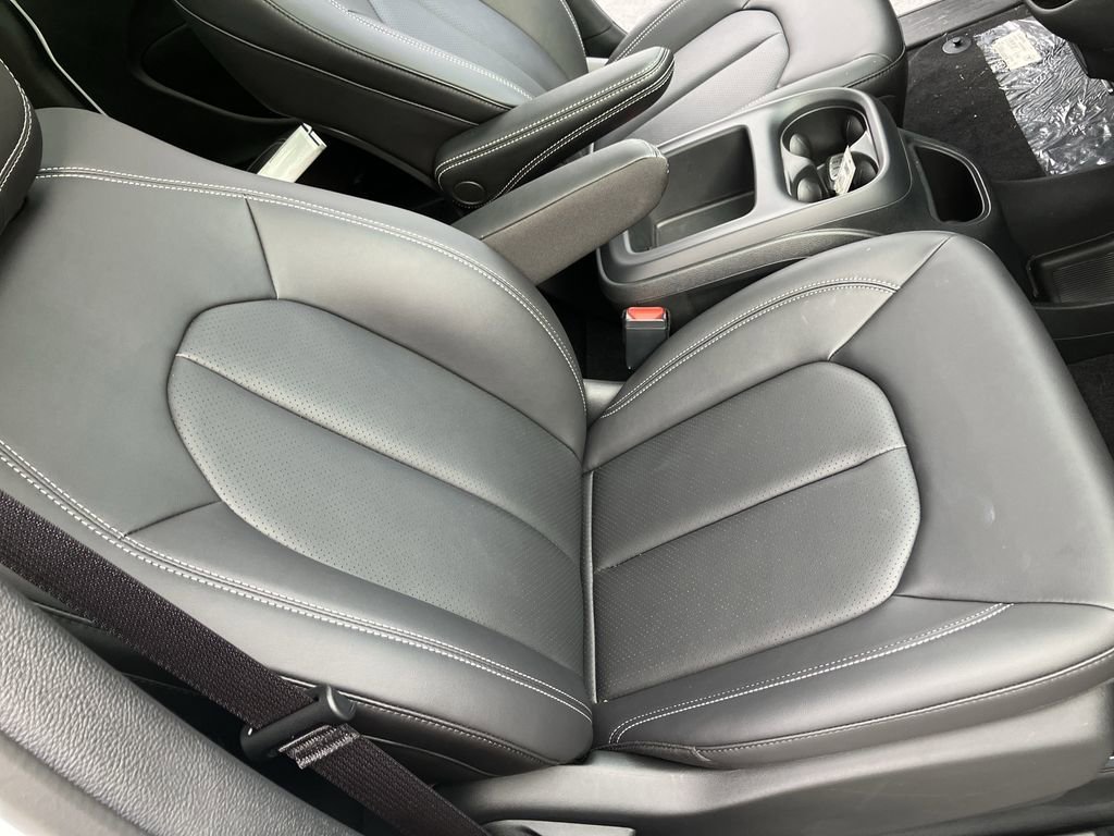 2026 Chrysler Pacifica Select - Photo 39