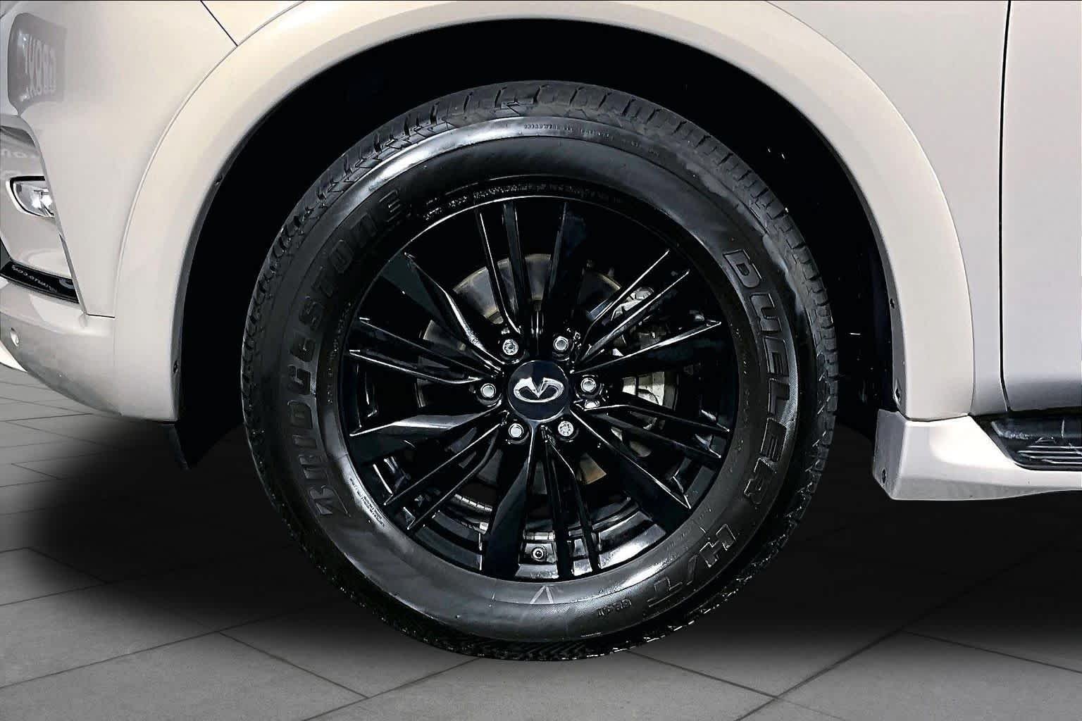 Used 2022 Champagne Quartz INFINITI LUXE image 10
