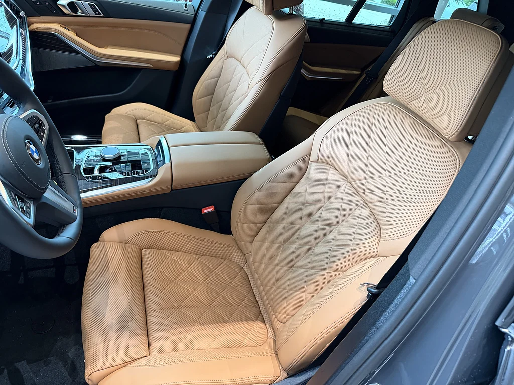New 2026 Dravit Grey Metallic BMW xDrive40i image 12
