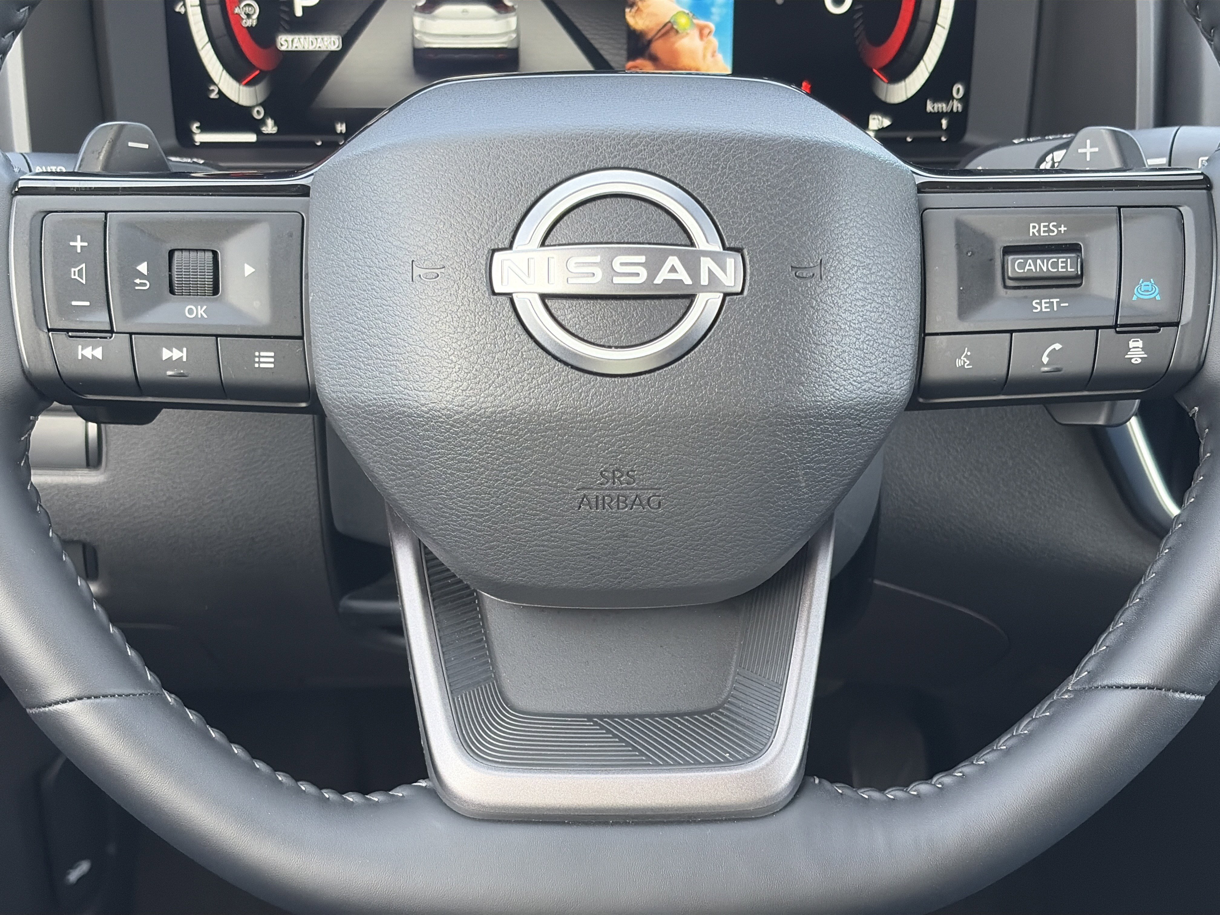 2025 Nissan Rogue SL - Photo 14