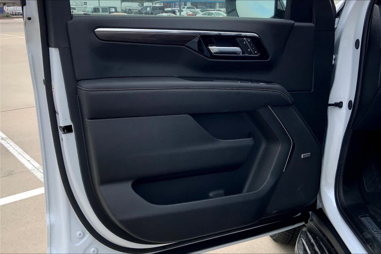 2026 Chevrolet Suburban Premier - Photo 11