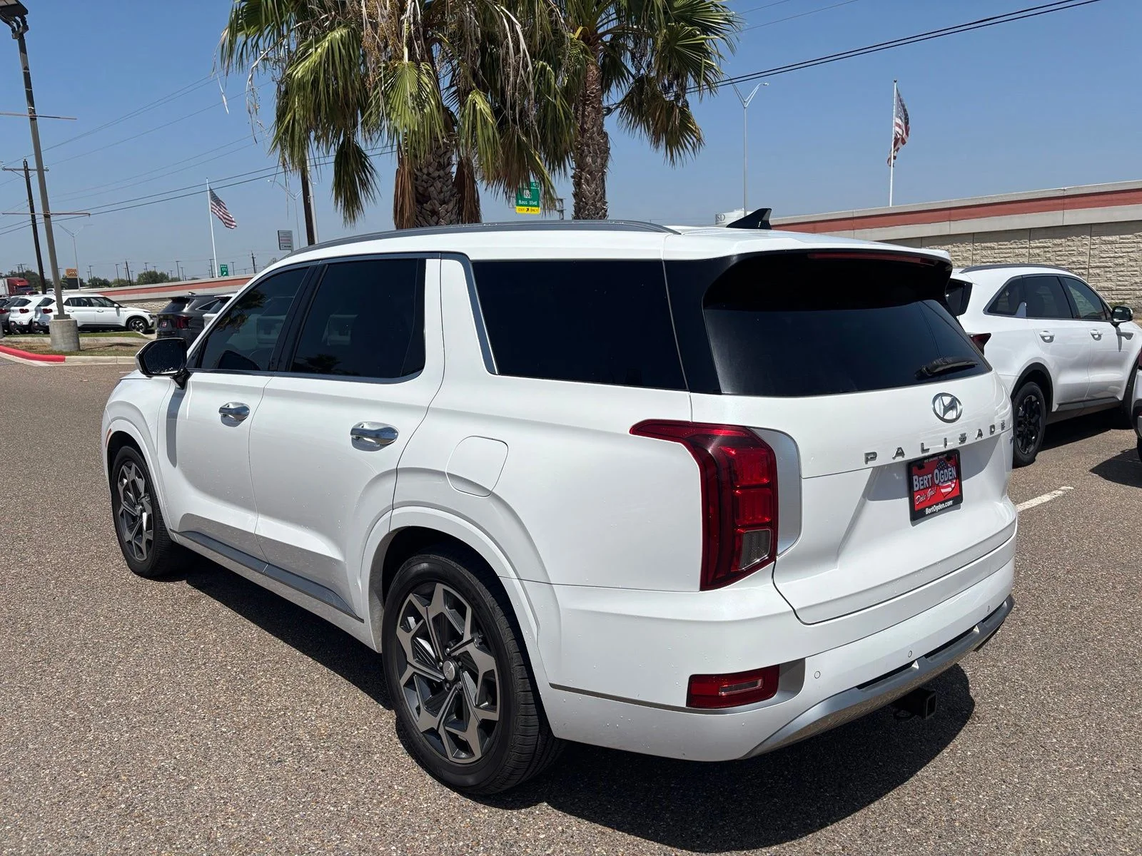 Used 2022 White Hyundai Calligraphy image 1