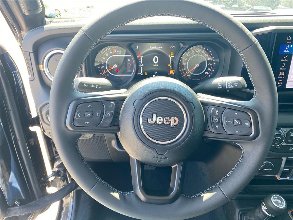 New 2026 Black Clear-Coat Exterior Paint Jeep Sahara image 6