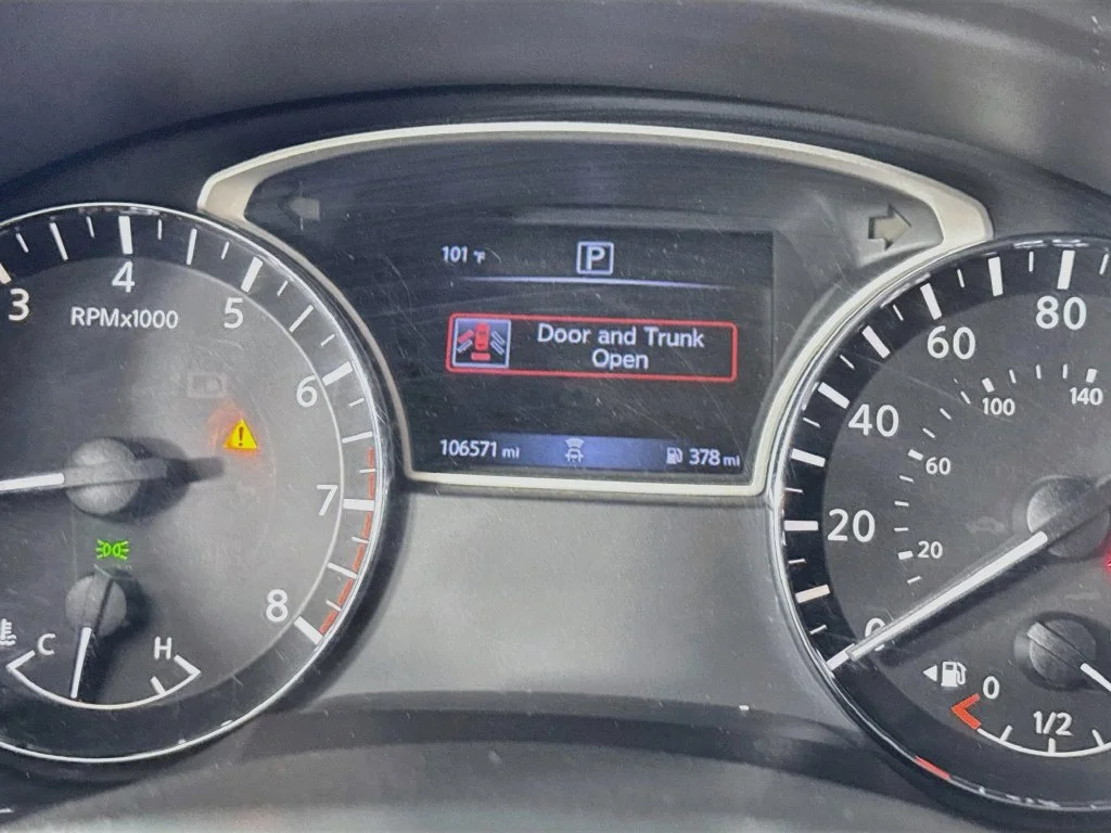 Used 2018 Super Black Clearcoat Nissan 2.5 SR image 15