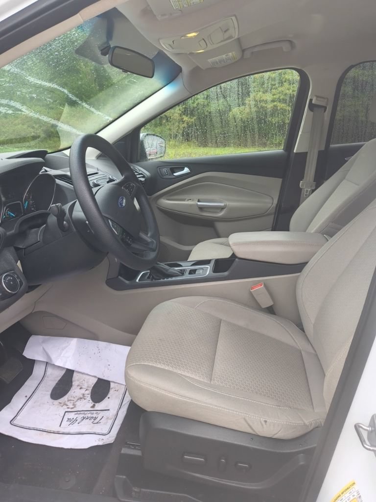 Used 2017 White Ford SE image 5