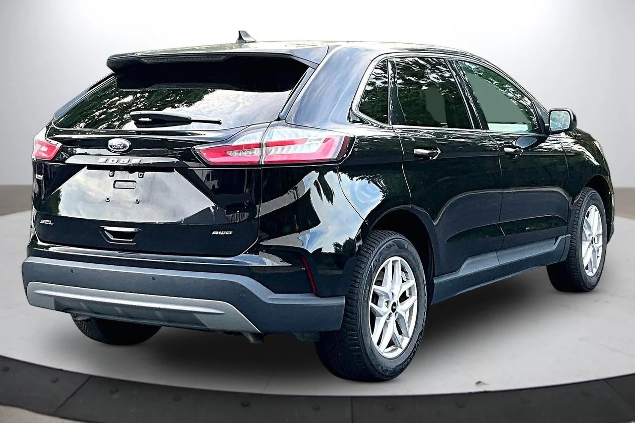 Used 2024 Black Ford SEL image 8