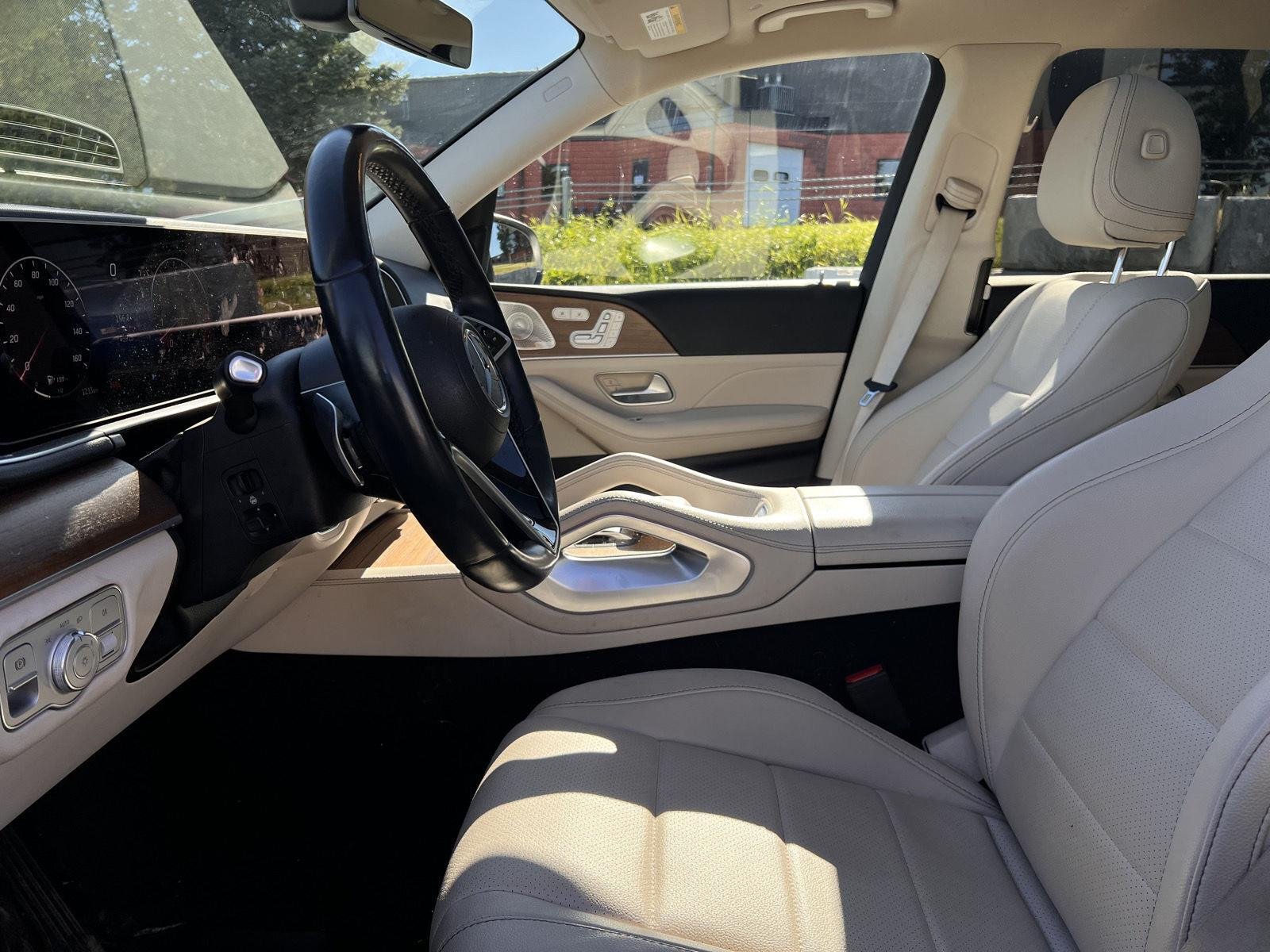 Used 2024  Mercedes-Benz  image 10
