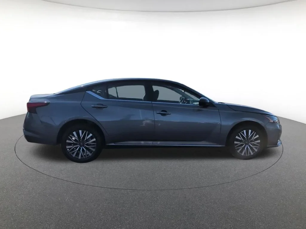Used 2026 Gray Nissan 2.5 SV image 5