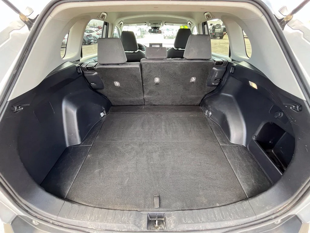 Used 2022 Silver Toyota XLE image 16