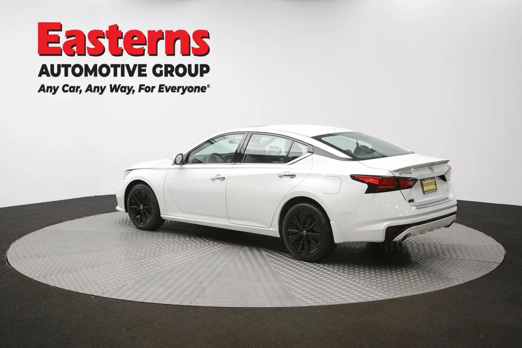 Used 2022 White Nissan 2.5 SL image 63