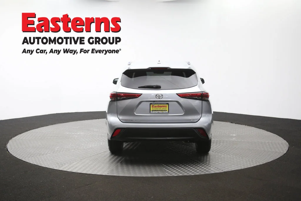 Used 2021 Silver Toyota XLE image 43