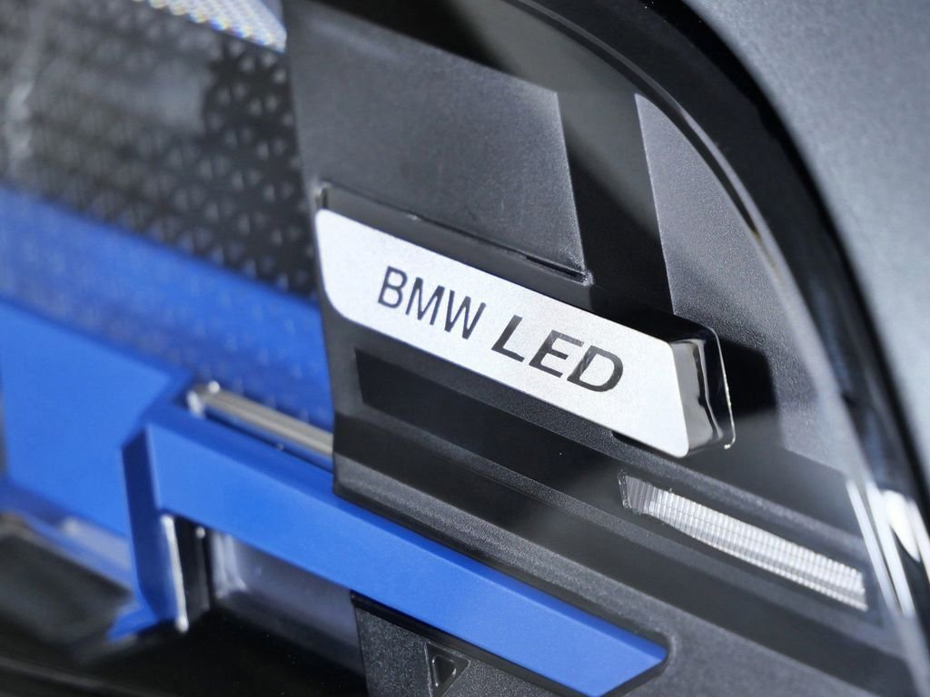 Used 2026 Skyscraper Grey Metallic BMW xDrive40i image 5