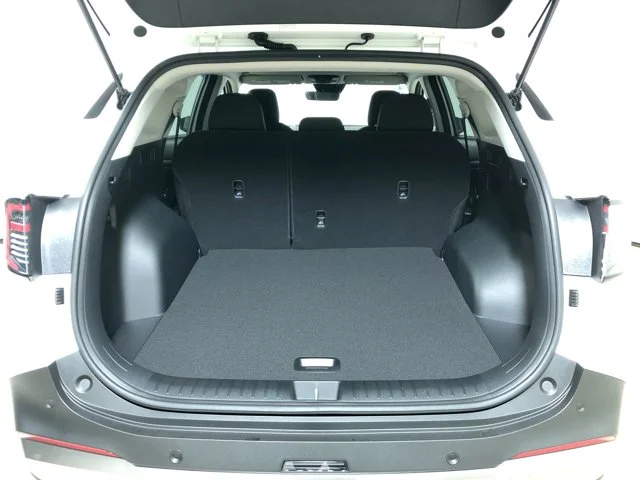 New 2026 SNOW WHITE PEARL Kia LX image 11