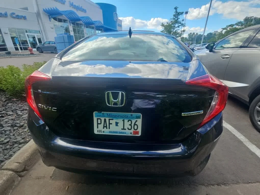 Used 2016 Crystal Black Pearl Honda Touring image 9