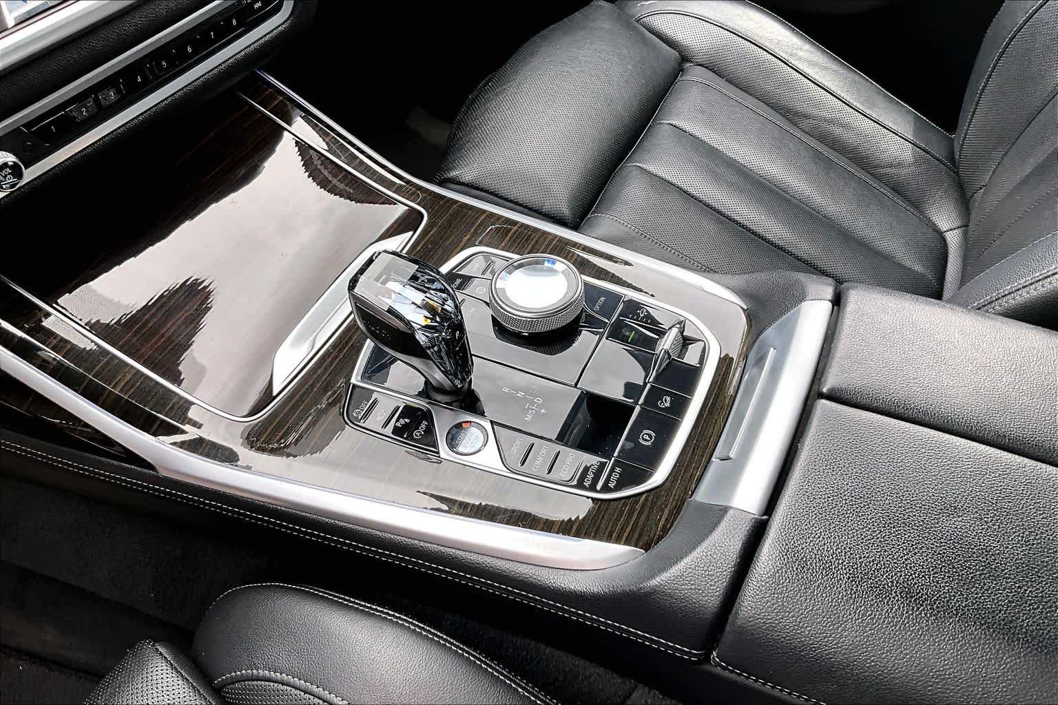 Used 2019 Phytonic Blue Metallic BMW xDrive50i image 16
