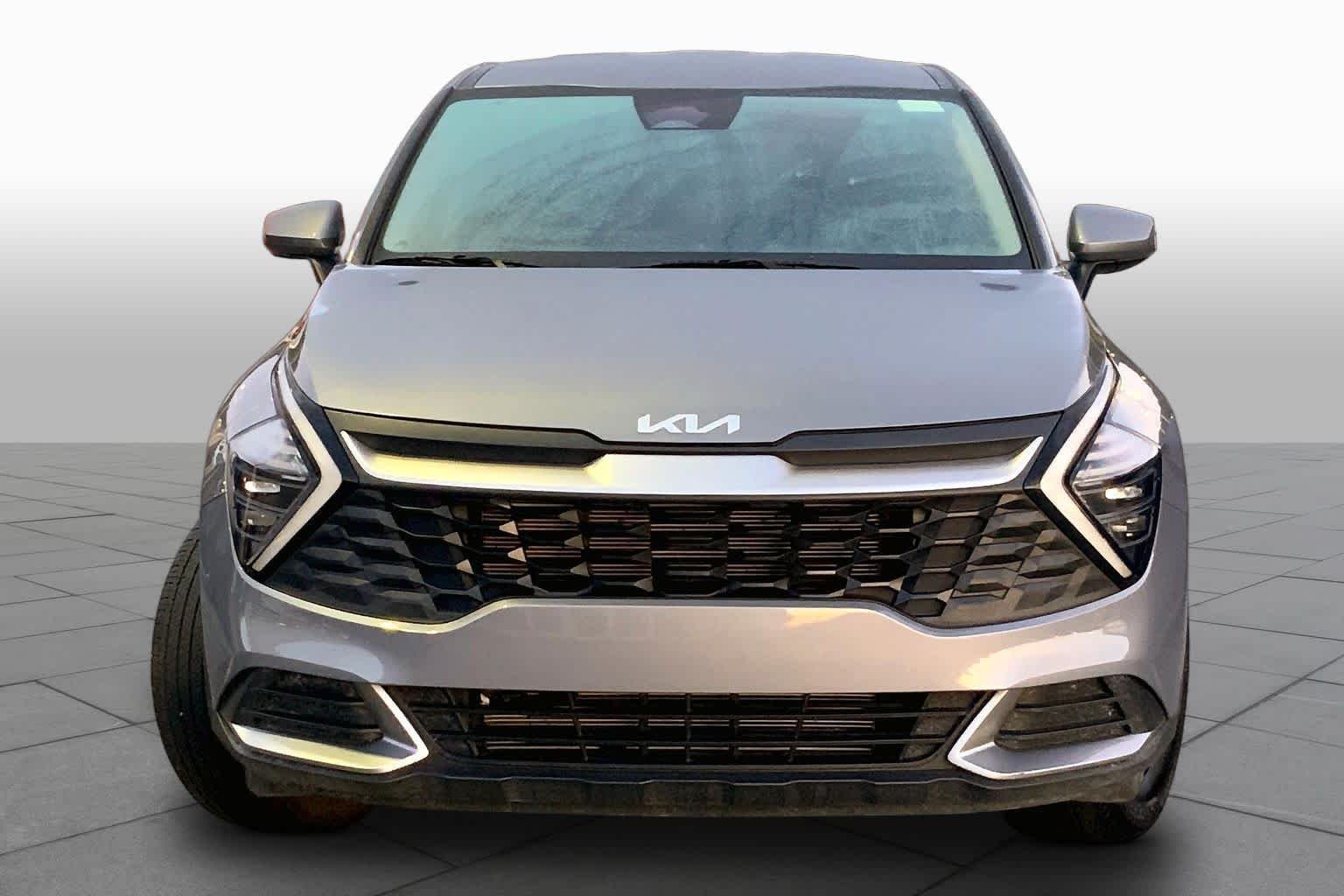 Used 2025 Everlasting Silver Kia LX image 4