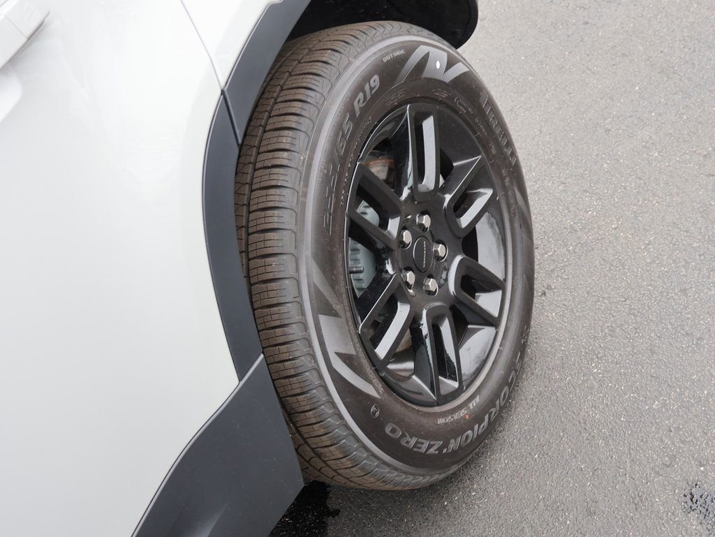 Used 2026 Borasco Gray Metallic Land Rover S image 39