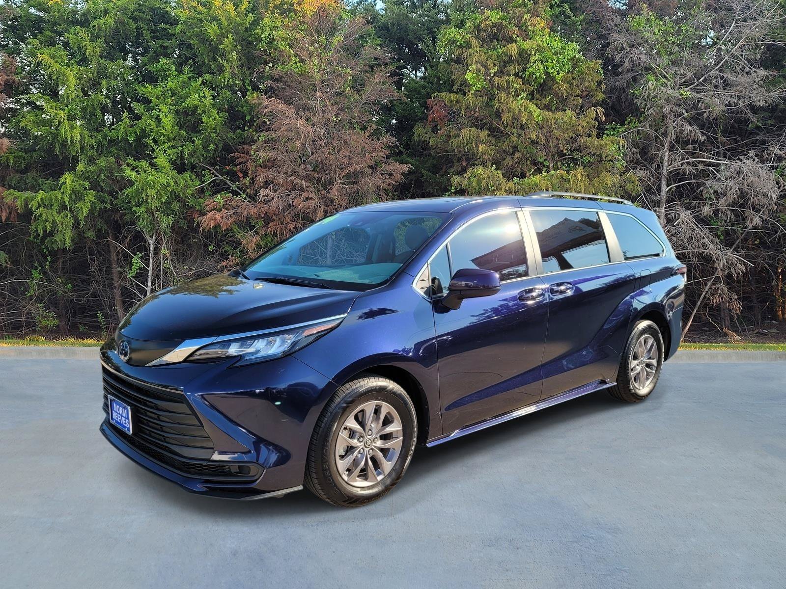 2023 Toyota Sienna LE