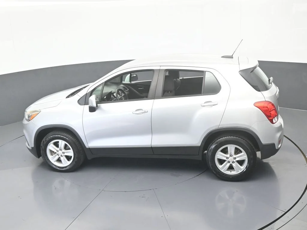 Used 2017 Silver Ice Metallic Chevrolet LS image 44