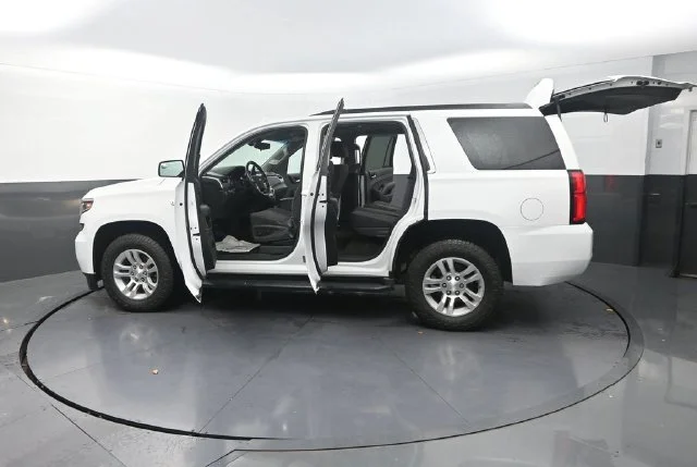 Used 2017 White Chevrolet LS image 32