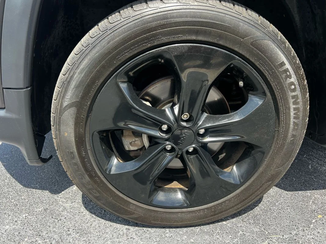 Used 2018  Jeep Altitude 4x4 image 13