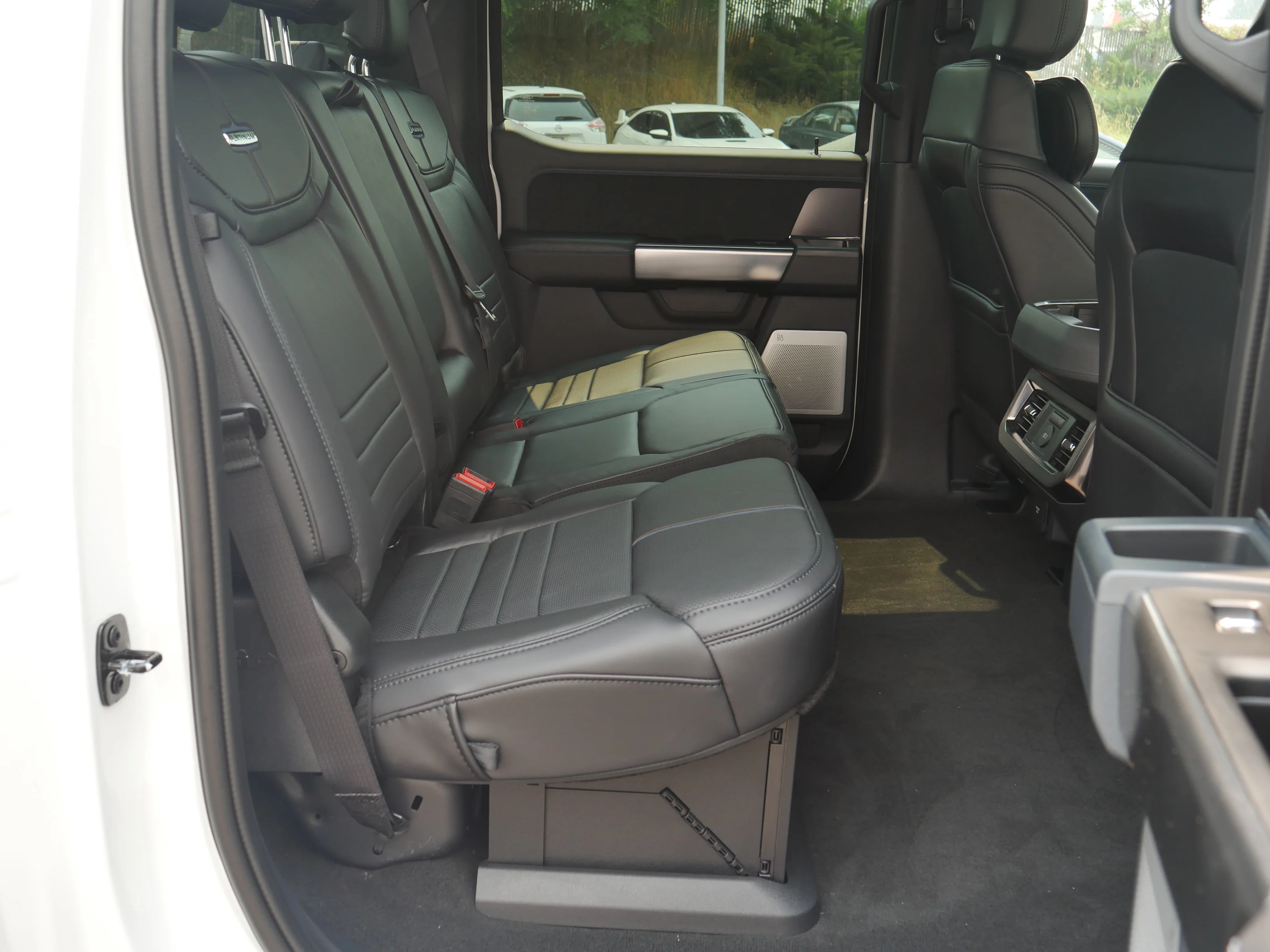 New 2026 Star White Metallic Tri-Coat Ford Platinum image 35