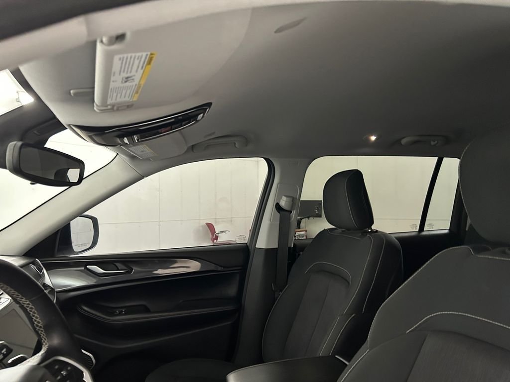 Used 2021 White Jeep Laredo image 25
