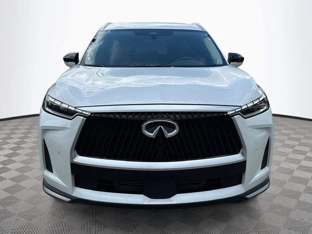 New 2027 RADIANT WHITE INFINITI Luxe FWD image 2