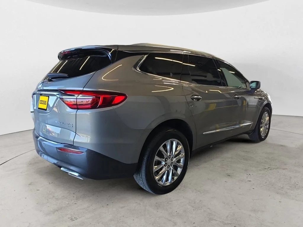 Used 2018 Includes Spectra Gray lower exterior accent color. Buick Premium image 8