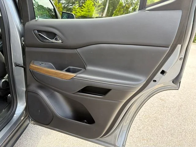 Used 2021 SATIN STEEL METALLIC GMC SLE image 16