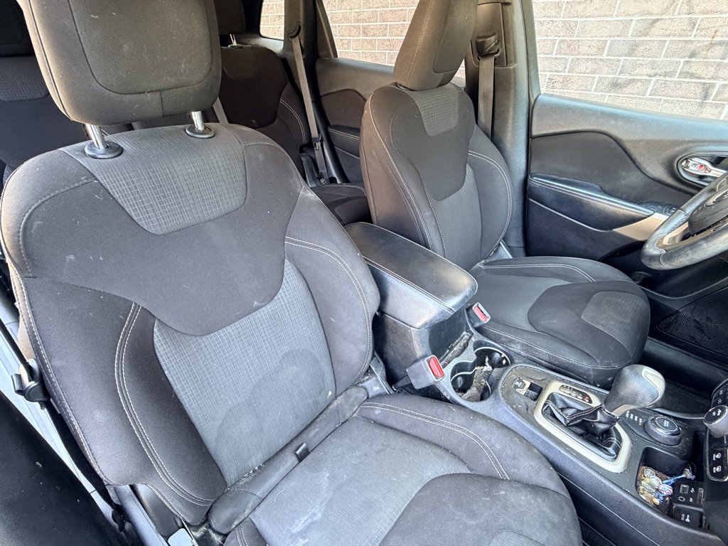 Used 2017 Deep Cherry Red Crystal Pearlcoat Jeep Latitude image 18