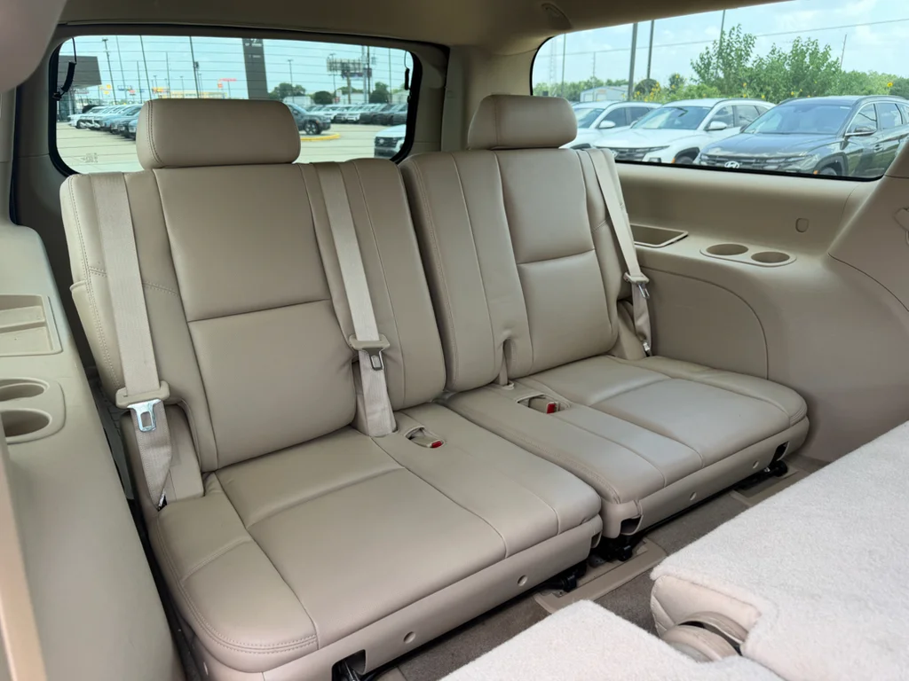 Used 2013 White Diamond Tricoat Cadillac Luxury image 29