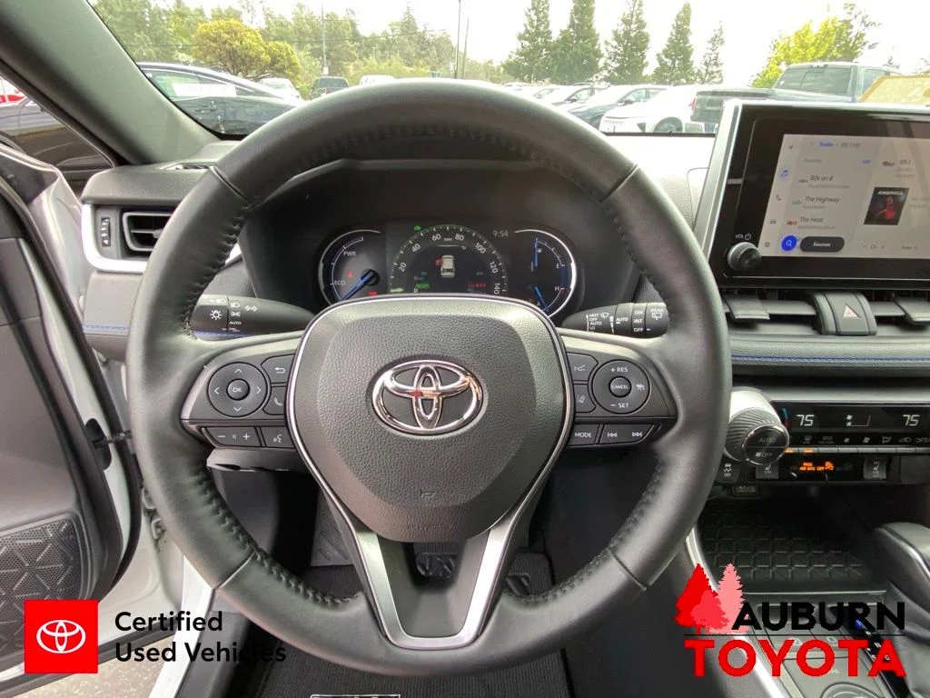 Used 2025 Ice Cap Toyota SE image 38