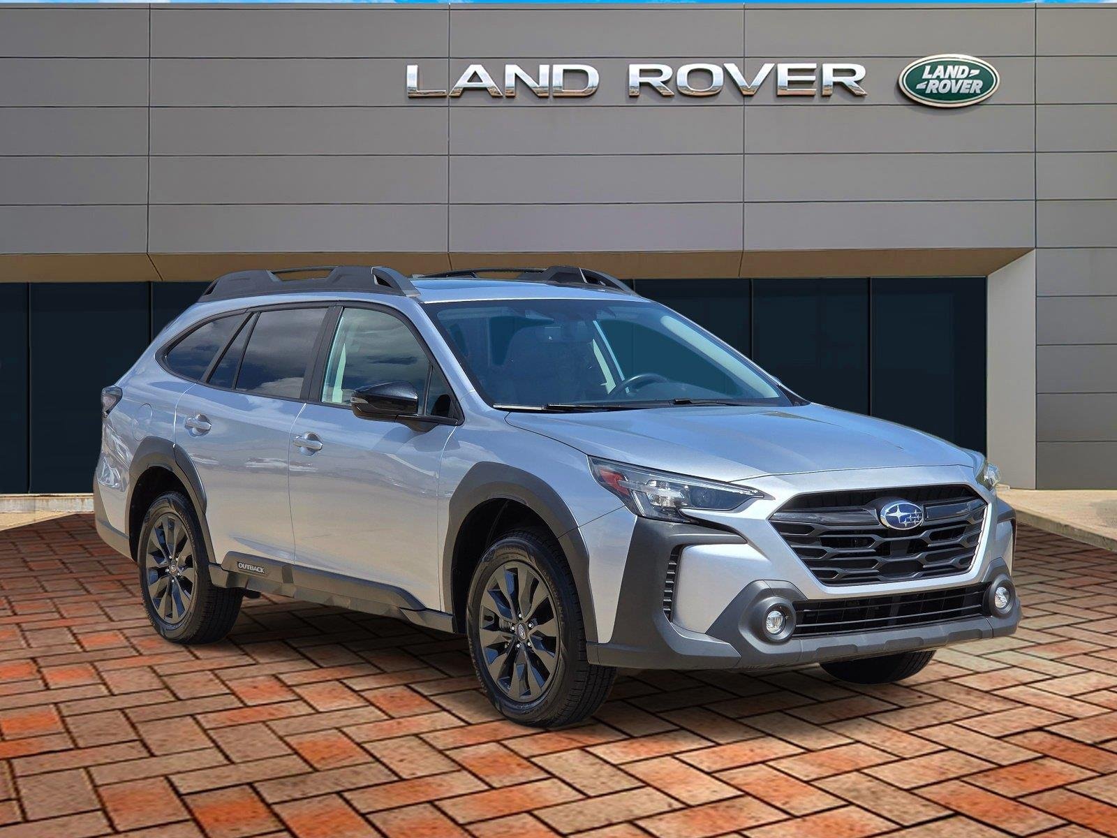 Used 2023 Ice Silver Metallic Subaru Onyx Edition image 3