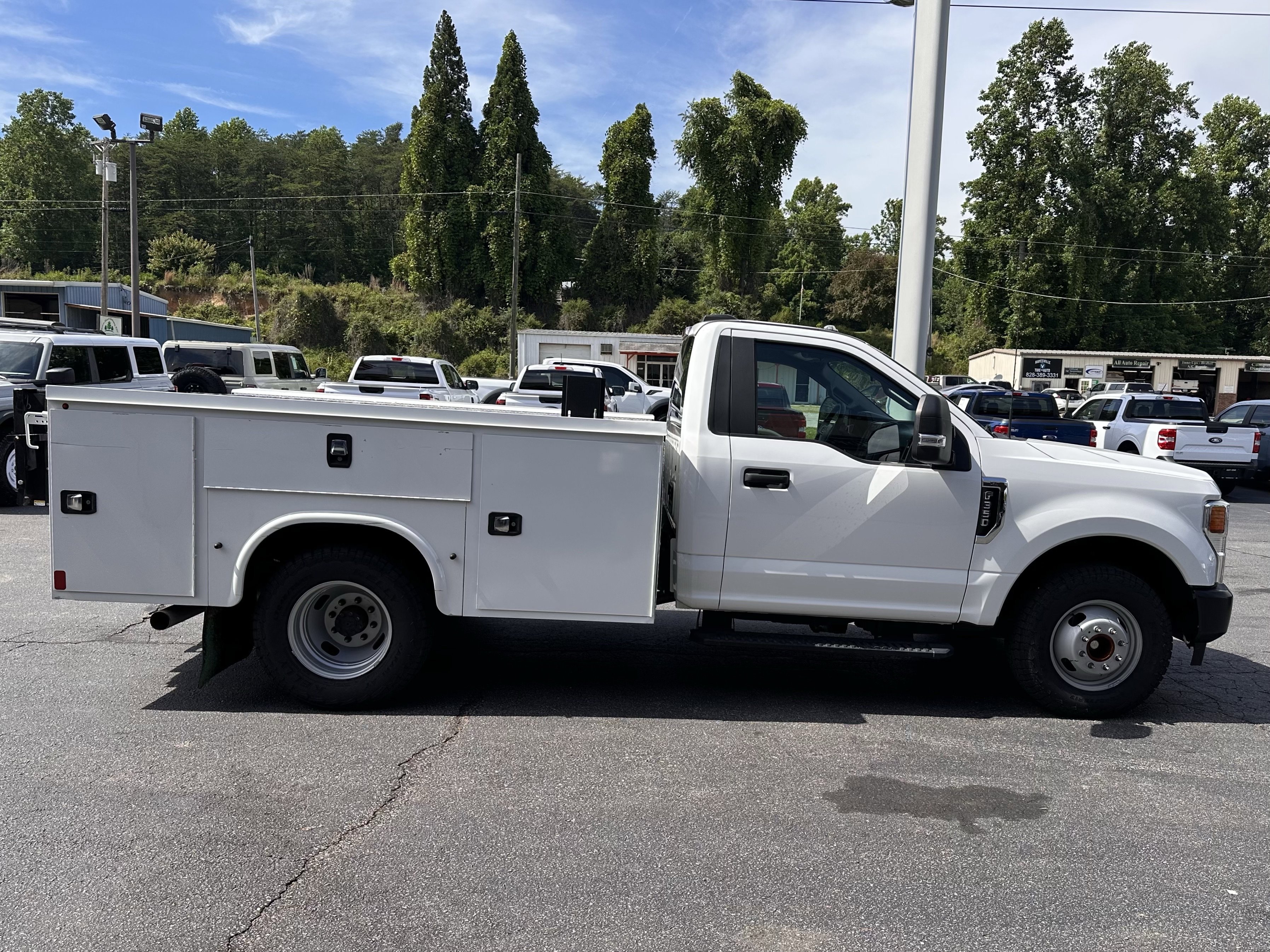 Used 2022 Oxford White Ford XL 9ft Utility Body W/TommyLift image 5