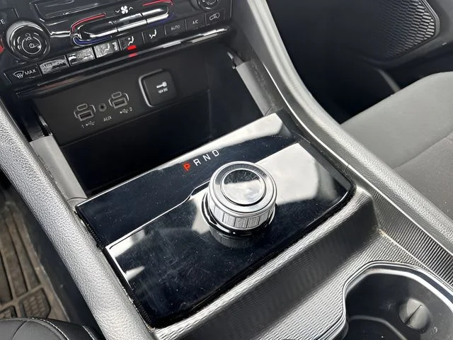 Used 2024 White Jeep Laredo image 18