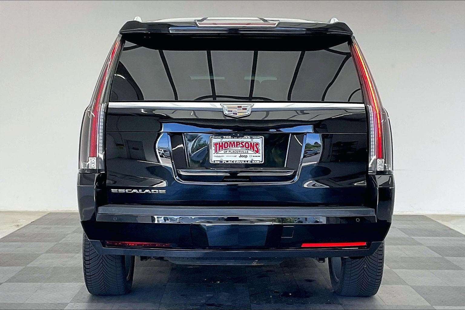 2017 Cadillac Escalade Luxury photo 2