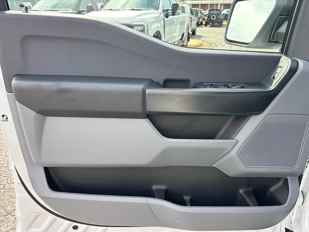 New 2026 Oxford White Ford XL image 25