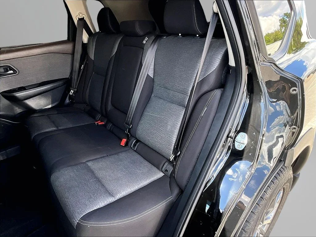 Used 2021 Black Nissan S image 27