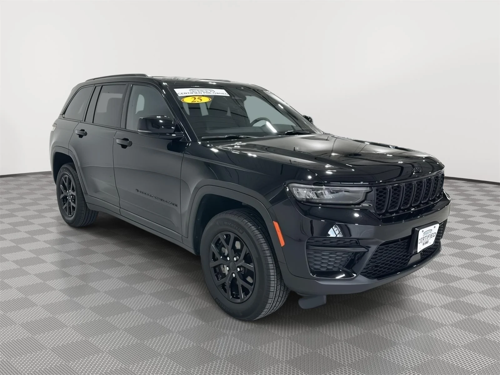 Used 2025 Diamond Black Crystal Pearlcoat Jeep Altitude image 7
