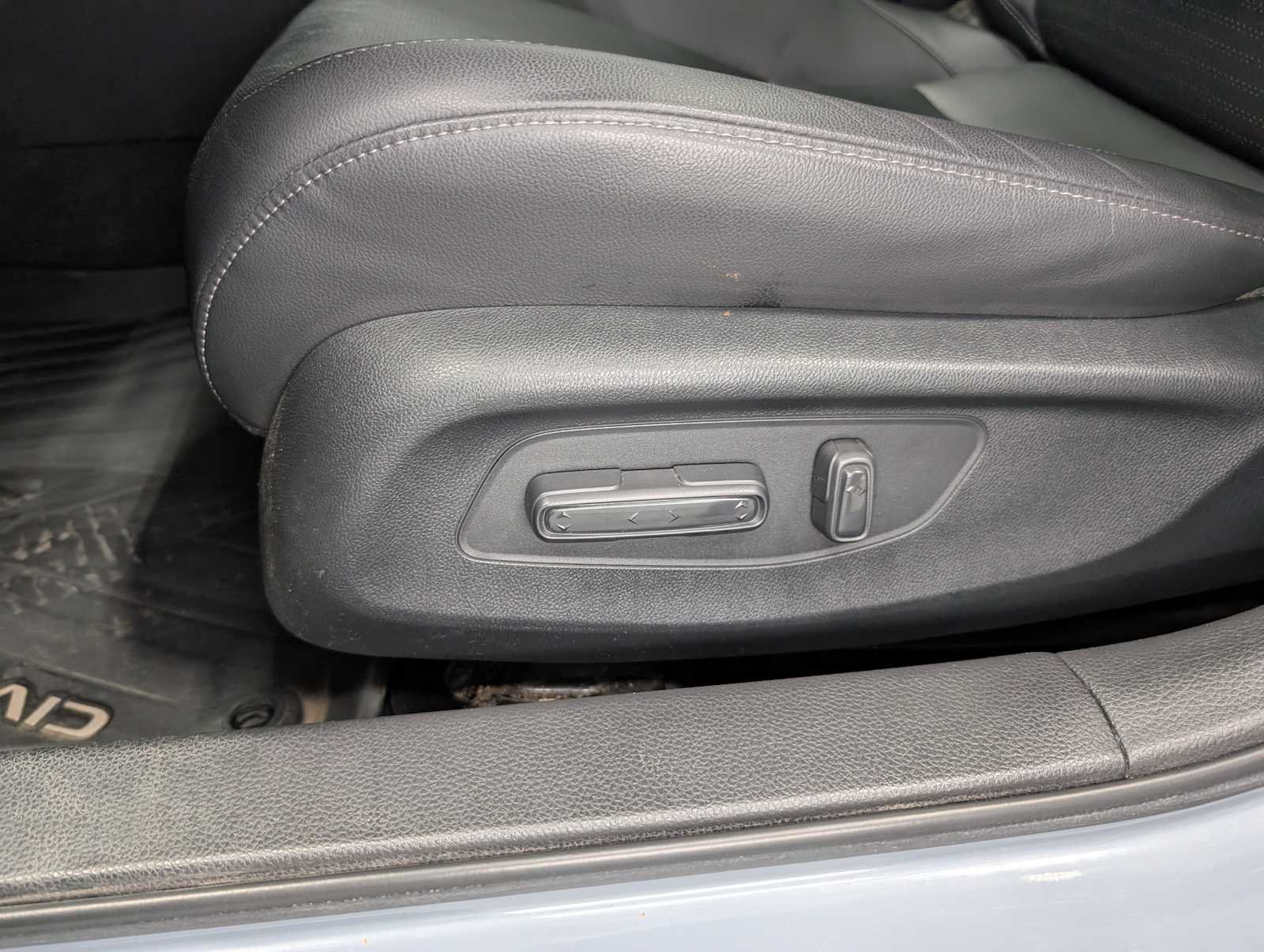Used 2024 Sonic Gray Pearl Honda Touring image 36
