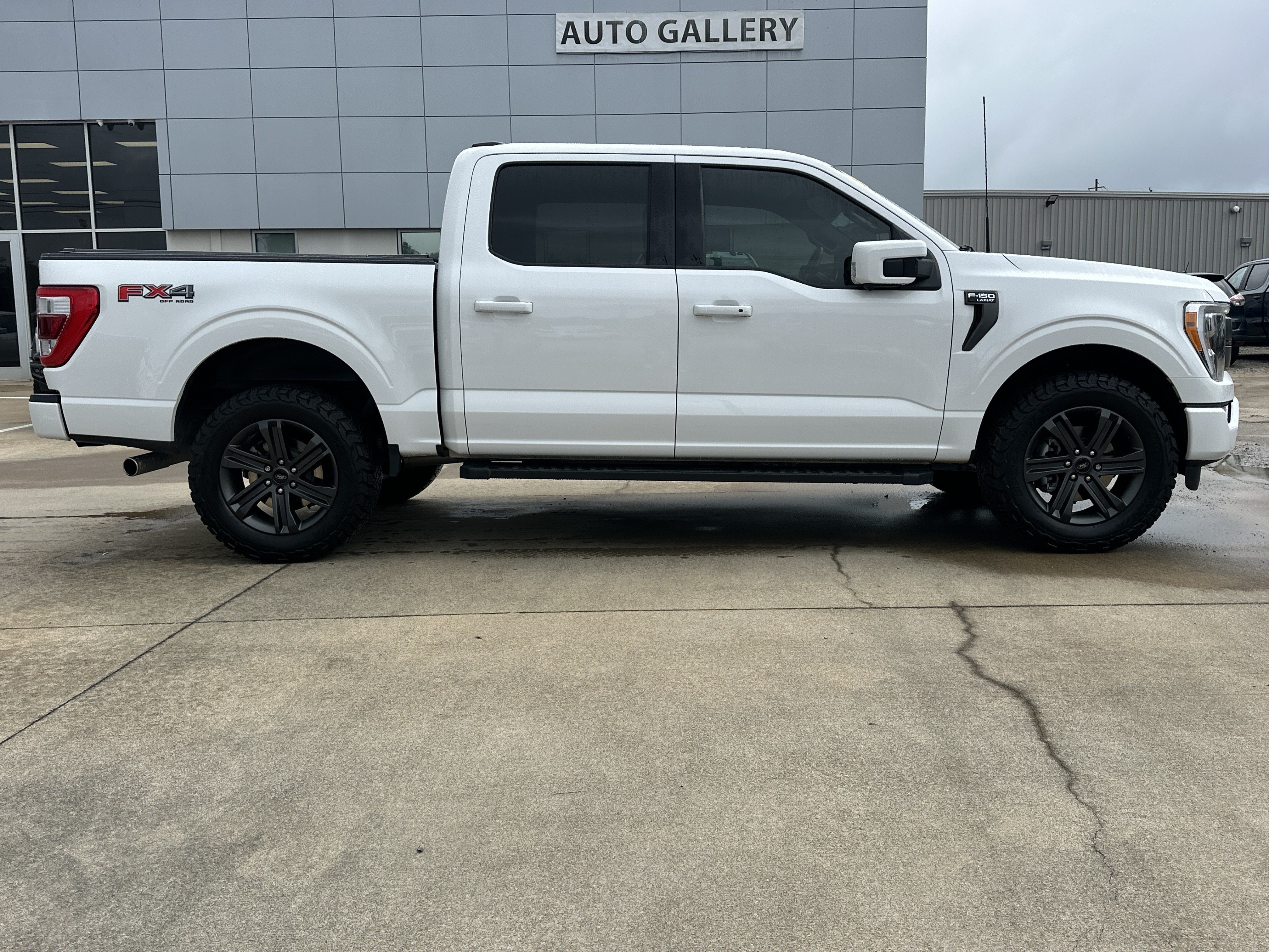 Used 2023 Oxford White Ford Lariat image 4