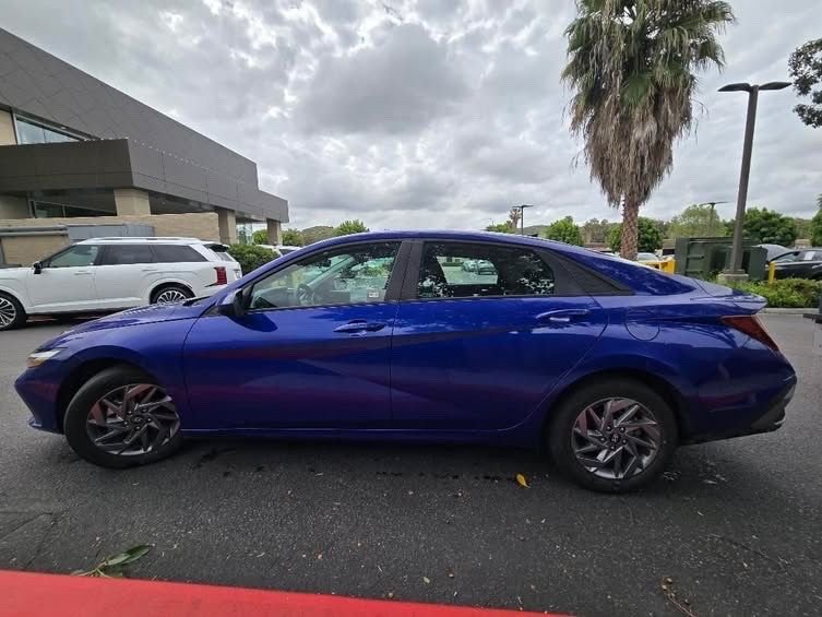Used 2024 Blue Hyundai SEL image 8