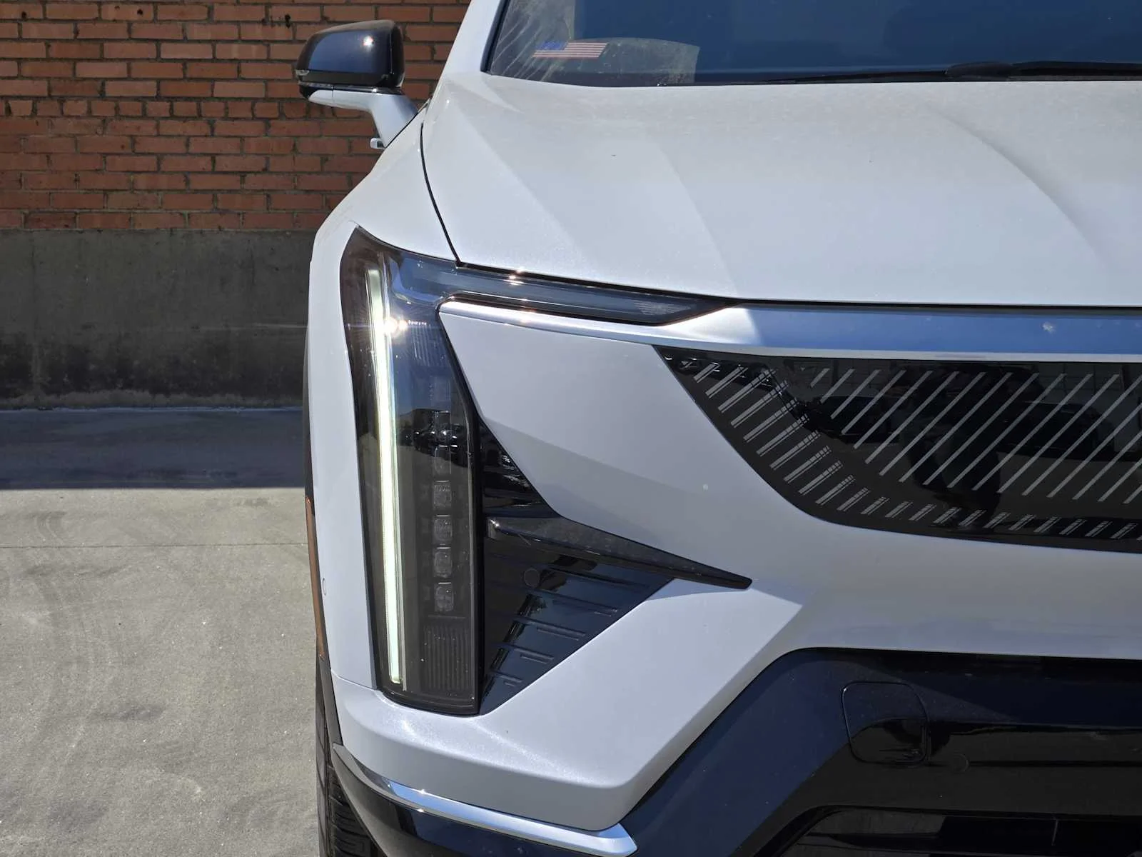 New 2027 Vibrant White Tricoat Cadillac Luxury image 5